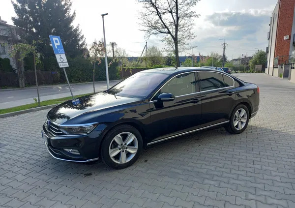 samochody osobowe Volkswagen Passat cena 84900 przebieg: 138000, rok produkcji 2020 z Warszawa